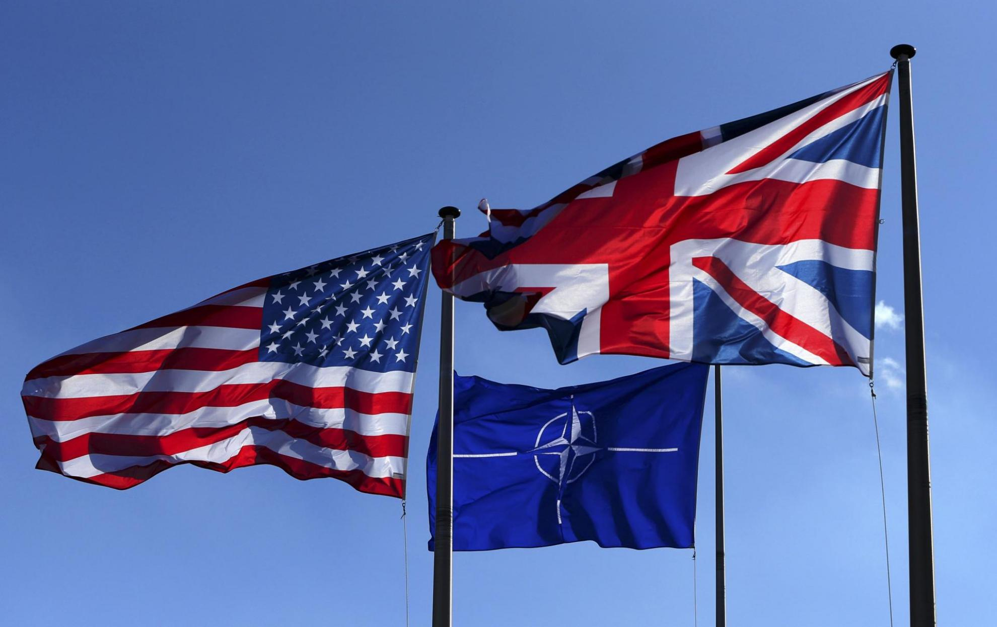 Англия россия военный союз. США Великобритания НАТО. Флаг Британии и США. Флажки Англии и США. Великобритания и НАТО.