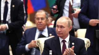 All the Young Dudes, Carry the (Russian) News