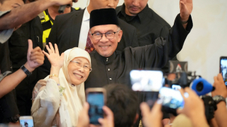 Il nuovo Primo Ministro della Malaysia si insedia dopo il drammatico “parlamento sospeso”