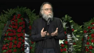 O último adeus de Alexander Dugin a Daria Dugina, em Ostankino