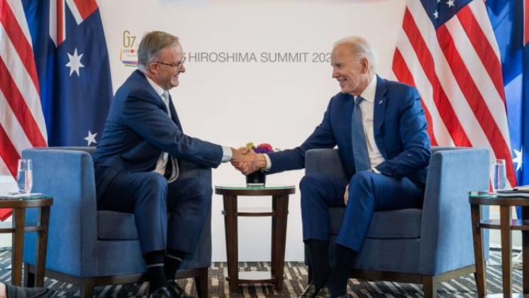 AVUSTRALYA ABD İÇİN KANCADA